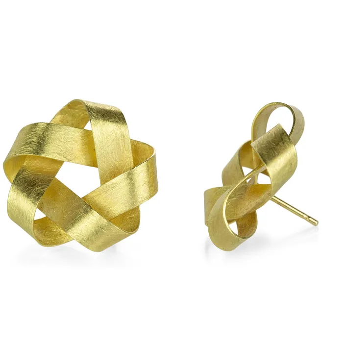 Petra Class Earrings Gold Ribbon Star Stud Earrings Petra Class Earrings Gold Ribbon Star Stud Earrings